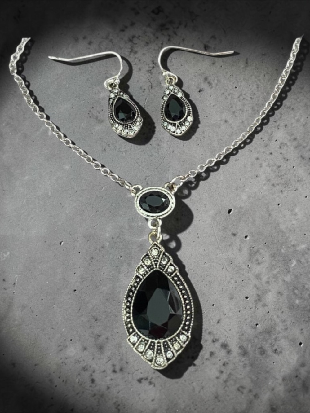 Elegant Black and Silver Jewelry Set